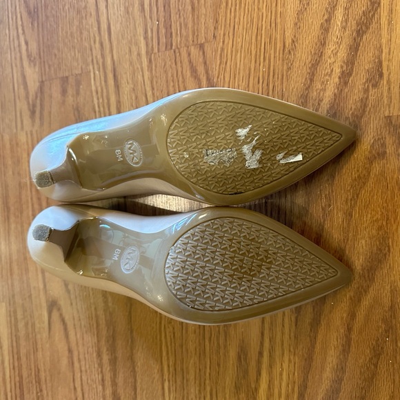 Michael Kors Cream Tan Pumps Size 8 - Picture 6 of 15